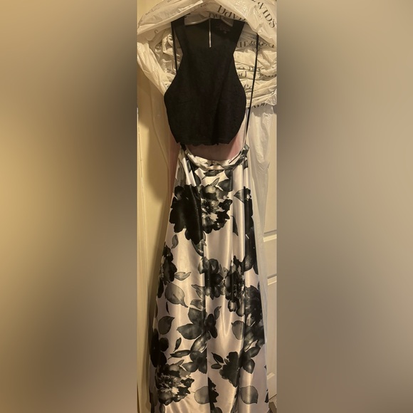 Two pice prom dress with pockets - Picture 2 of 3